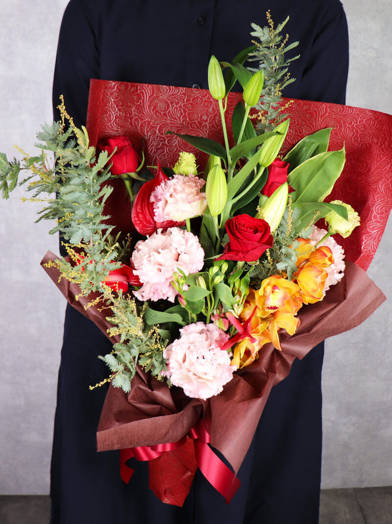 ゴージャスなオレンジ系のお任せ花束