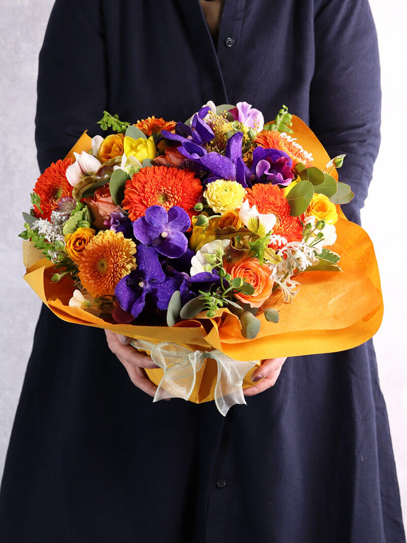 季節の花おまかせ黄色オレンジ系アレンジメント