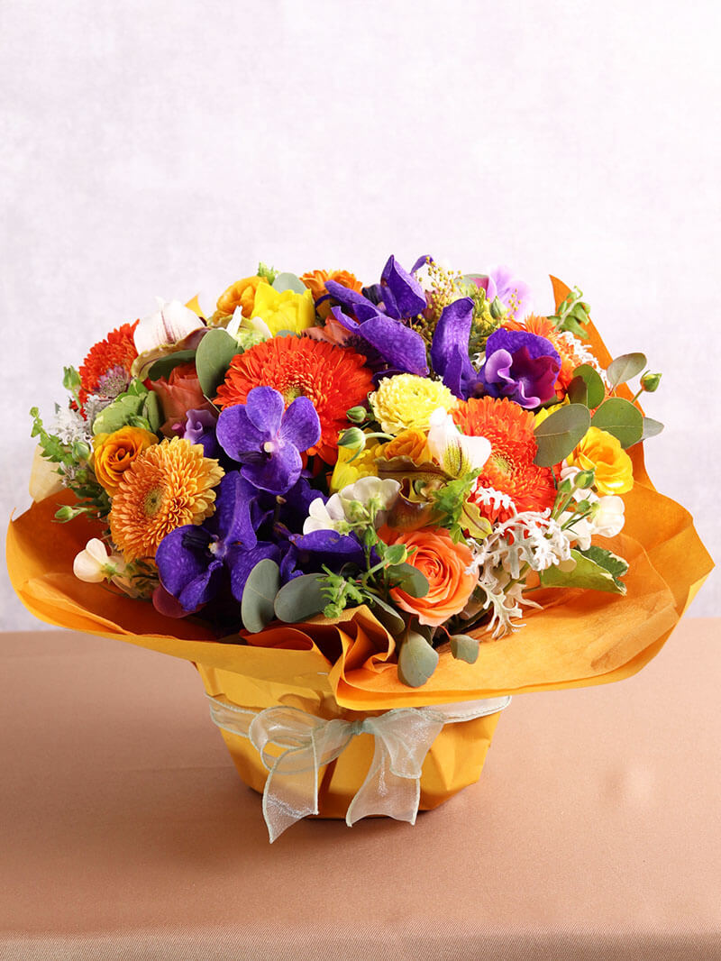 季節の花おまかせ黄色オレンジ系アレンジメント