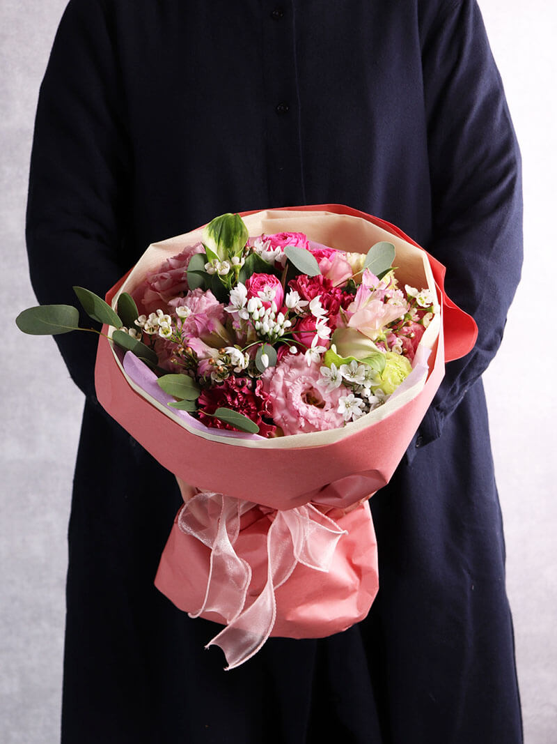 季節の花おまかせピンク系 スタンディングブーケ