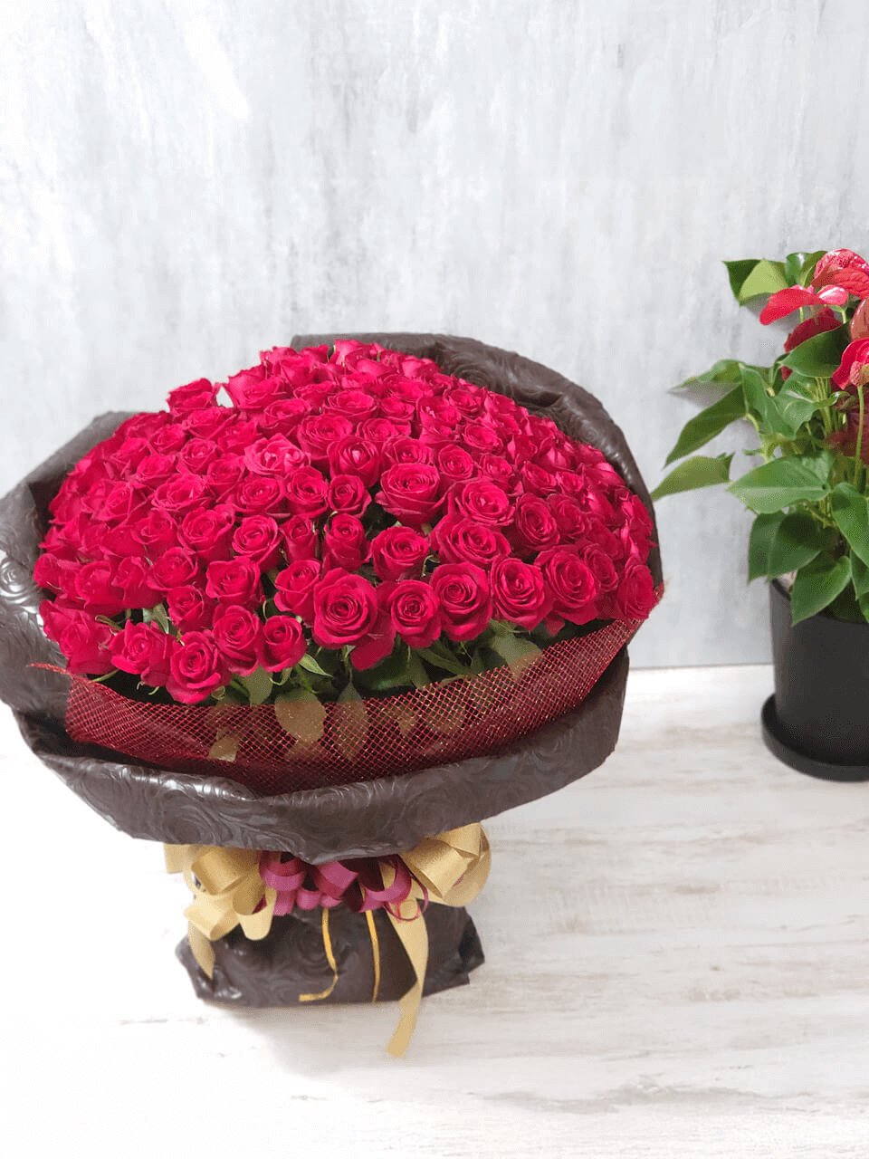 赤バラ100本の花束