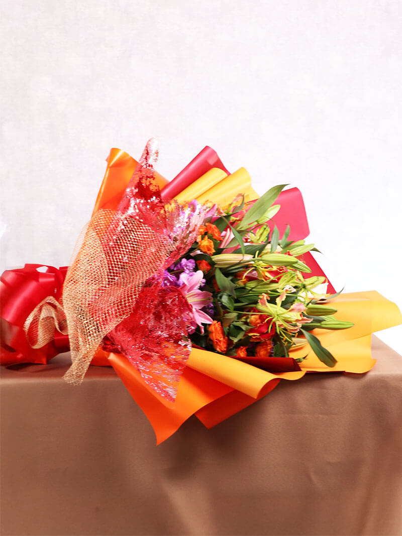 季節のおまかせ大きめ華やか花束