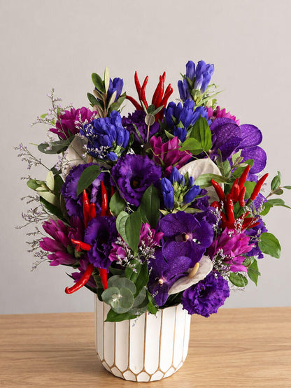 Purple Eleganceー紫と赤の気品あふれるアレンジメント