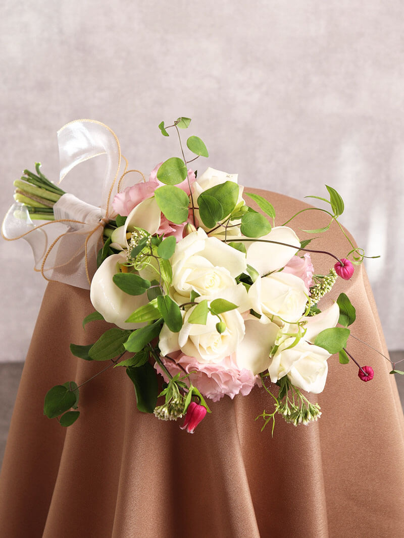 ウェディングクラッチブーケ 白ピンク