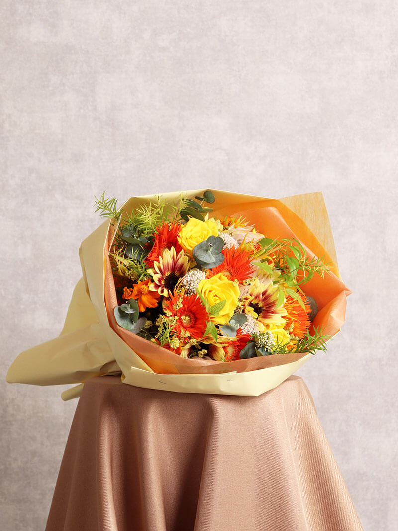 季節のおまかせ 暖かさを感じる暖色系ブーケ