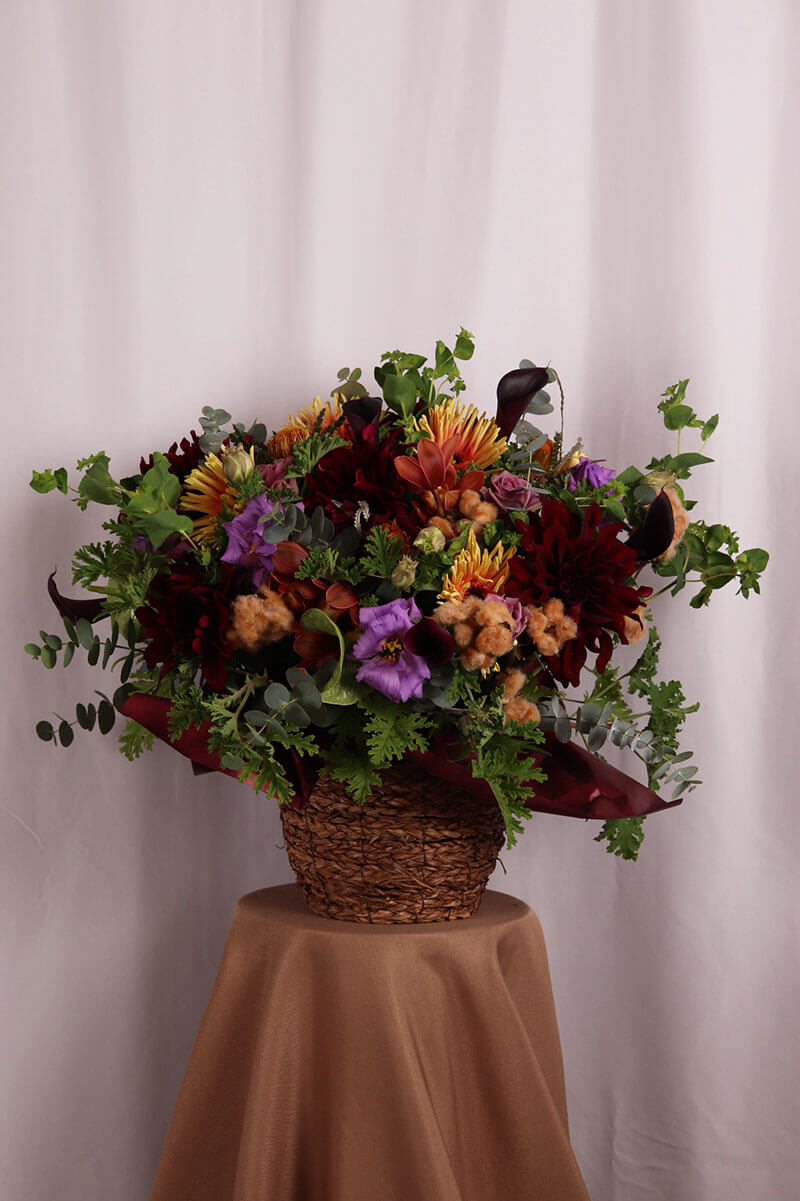 深紅の気品 大人シックなアレンジ