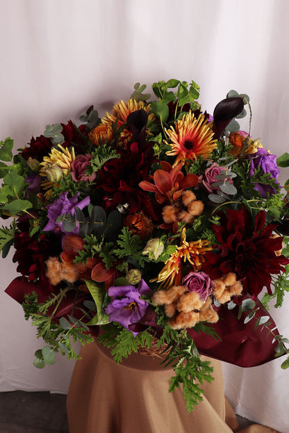 深紅の気品 大人シックなアレンジ