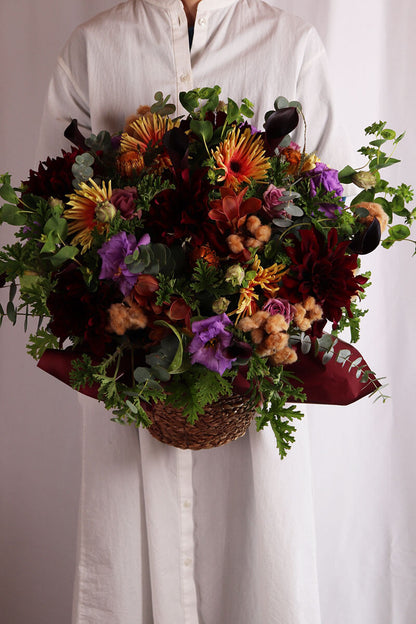 深紅の気品 大人シックなアレンジ