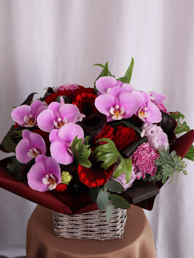 雅やかな紅の和モダンアレンジ