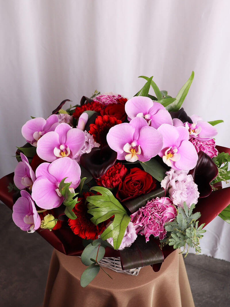 雅やかな紅の和モダンアレンジ