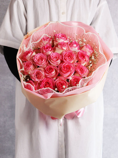 ピンクバラ20本(かすみ草入り）の花束