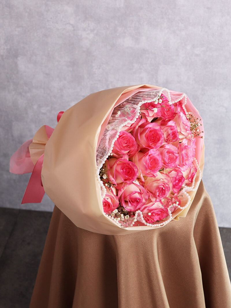 ピンクバラ20本(かすみ草入り）の花束