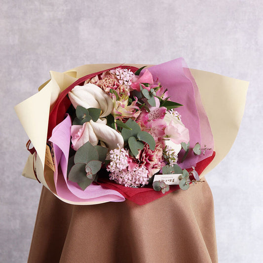 淡いピンクの可愛いブーケ