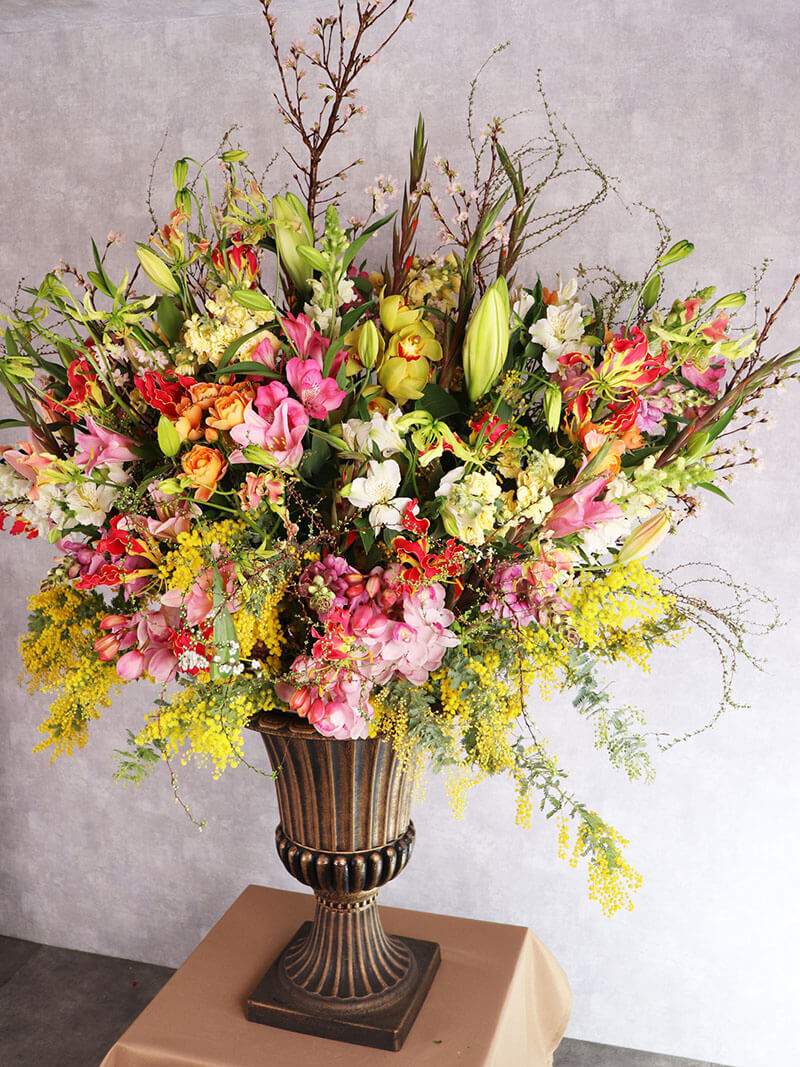 卒入学式おすすめ華やかステージ花つぼ活け（花器軽量）