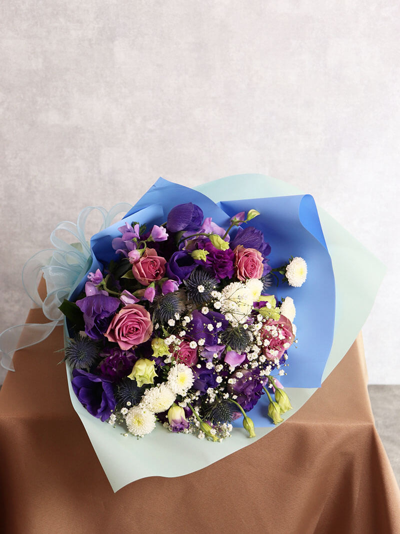 季節の寒色系おまかせ花束