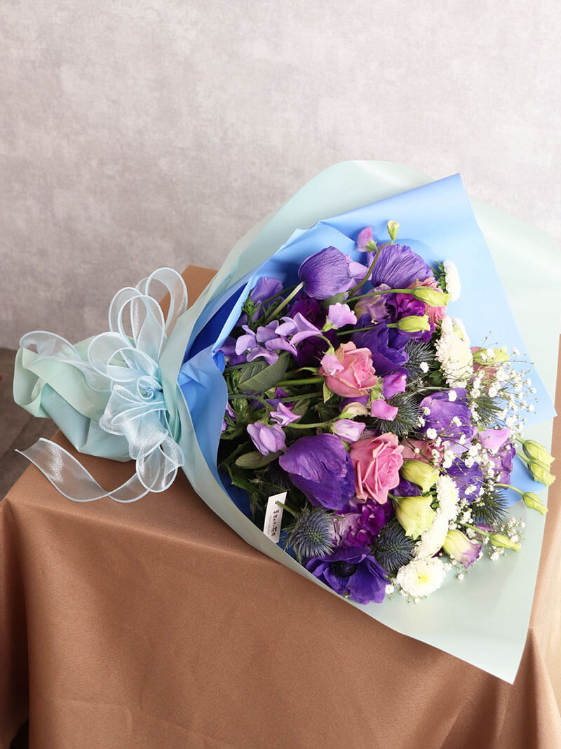 季節の寒色系おまかせ花束