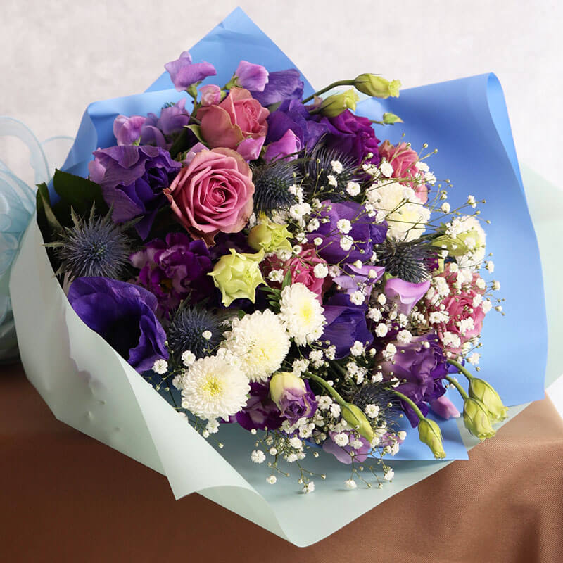 季節の寒色系おまかせ花束 – ますかわ花店