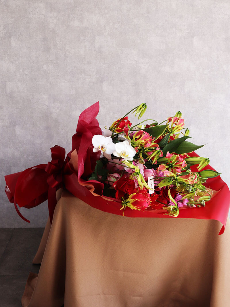 華やかレッドエレガント花束