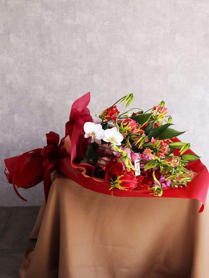 華やかレッドエレガント花束