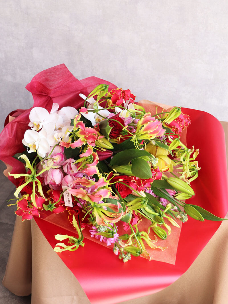 華やかレッドエレガント花束