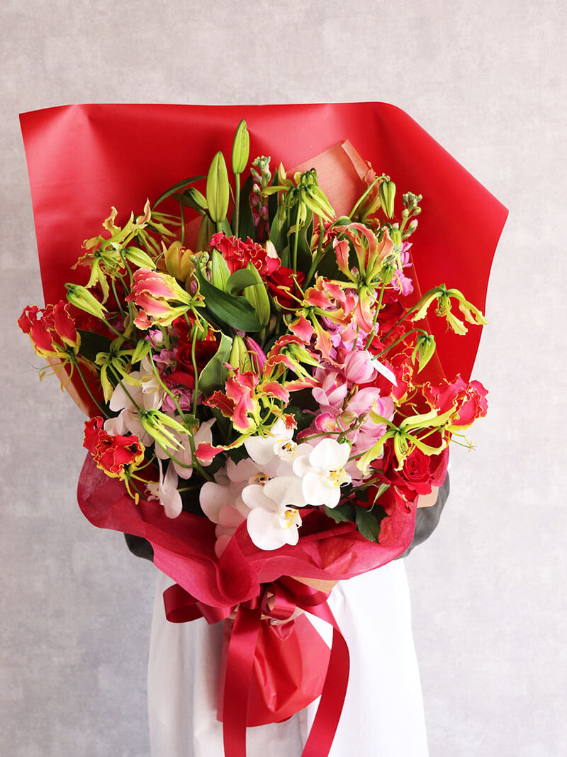 華やかレッドエレガント花束