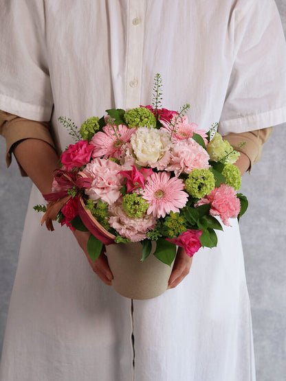 母の日おすすめ ピンク基調のアレンジ （中サイズ）お急ぎ便