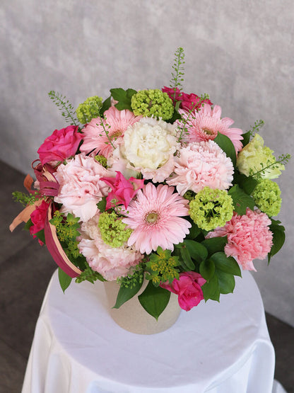 母の日おすすめ ピンク基調のアレンジ （中サイズ）お急ぎ便