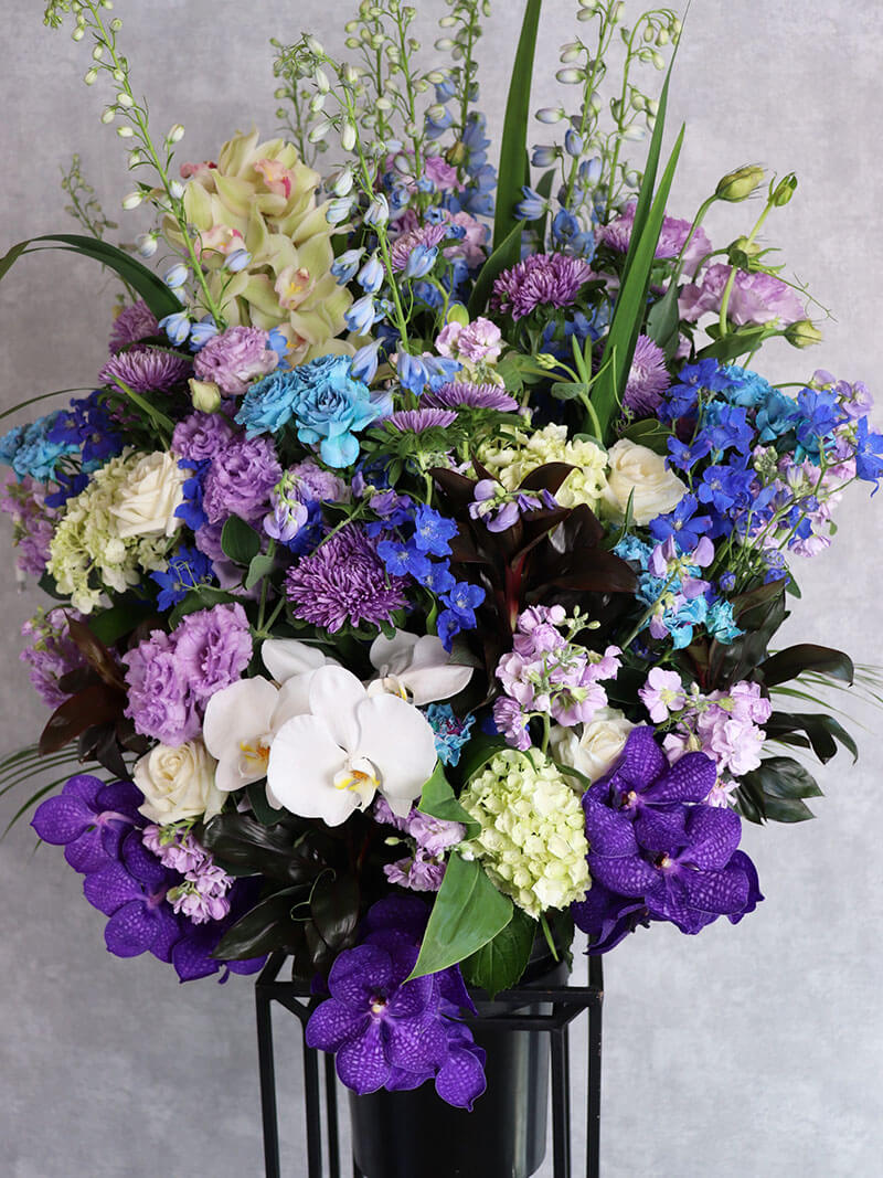 ブルー&パープル系 おまかせスタンド花 – ますかわ花店