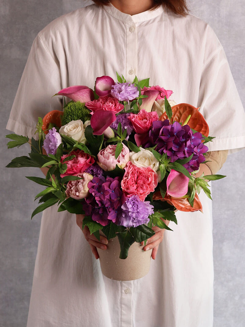 ＊*..華やかなピンクローズを添えて.＊°ロマンティックアレンジ　 お花の贈り物 ロマンティックピンクアレンジ – ますかわ花店